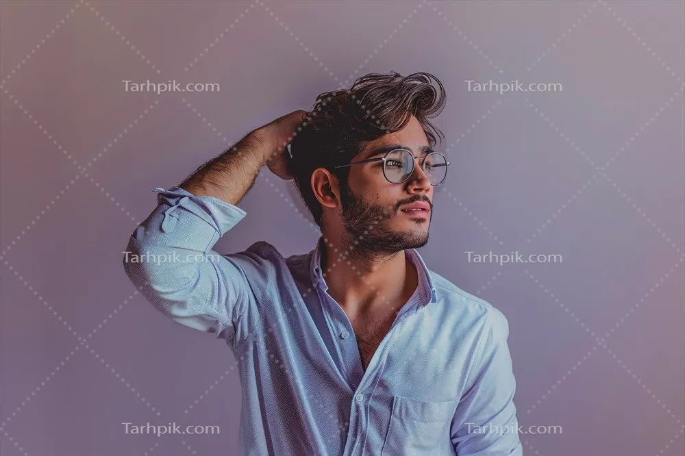 عکس مدل مرد خوشتیپ در پیراهن دکمه دار راحت و شیک