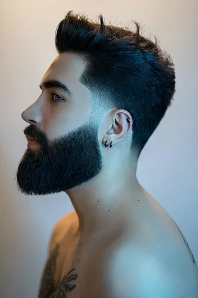 عکس مدل مرد با موی اصلاح شده و جذاب