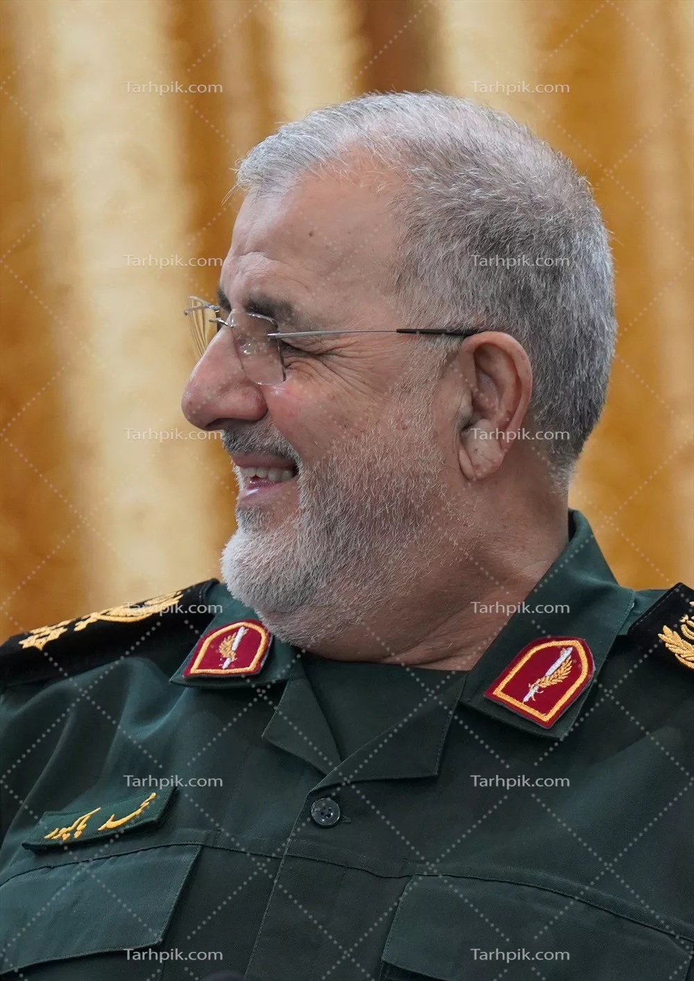 عکس سردار پاکپور نیم رخ خندان در لحظات شاد و به یاد ماندنی