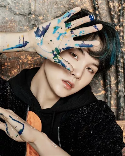 عکس سوگا از BTS برای پس زمینه