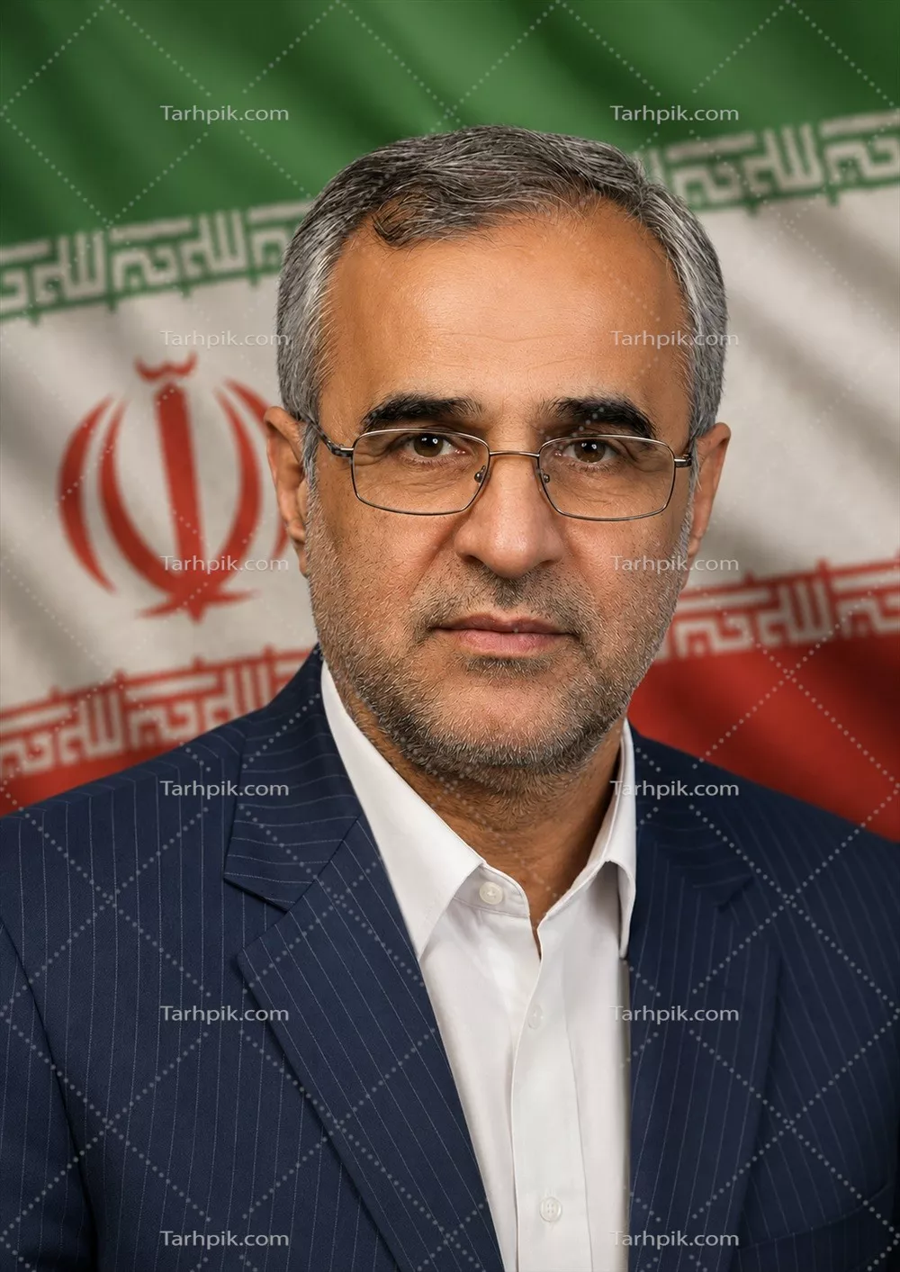 عکس شهید اکبر غفاری با پرچم ایران و یادگاری از دلاوری