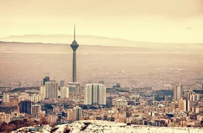 عکس برج میلاد و منظره شهری تهران با آلودگی هوا