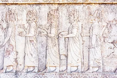 عکس دیوار نوشته سربازان هخامنشی در تاریخ ایران