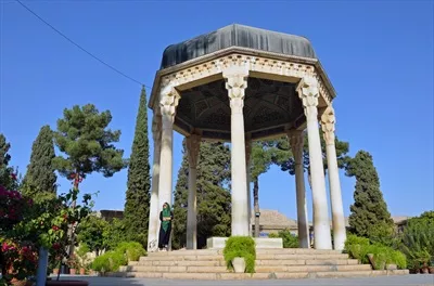 عکس با کیفیت حافظیه شیراز برای نمایش زیبایی این مکان تاریخی