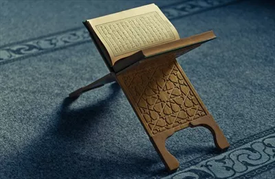 عکس قرآن روی رحل در مسجد با طراحی زیبا و جذاب
