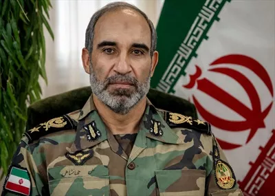 عکس سرتیپ علی جهانشاهی با پس زمینه پرچم ایران