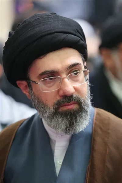 عکس ساده از سید مجتبی خامنه‌ای