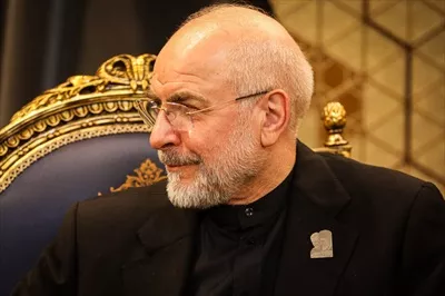 عکس نمای نزدیک از چهره محمد باقر قالیباف، سیاستمدار و رئیس مجلس شورای اسلامی