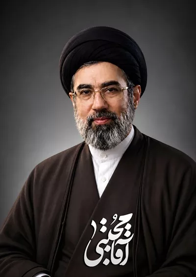 عکس پوستر با کیفیت بالا از آقای مجتبی خامنهای با طراحی چشمنواز