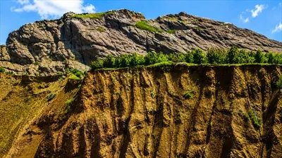 عکس قلعه الموت: جاذبه فرهنگی و میراث تاریخی در ایران باستان