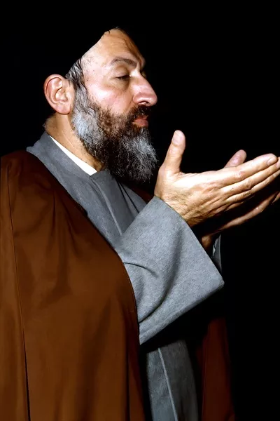 عکس لحظاتی از دعا و نیایش شهید بهشتی
