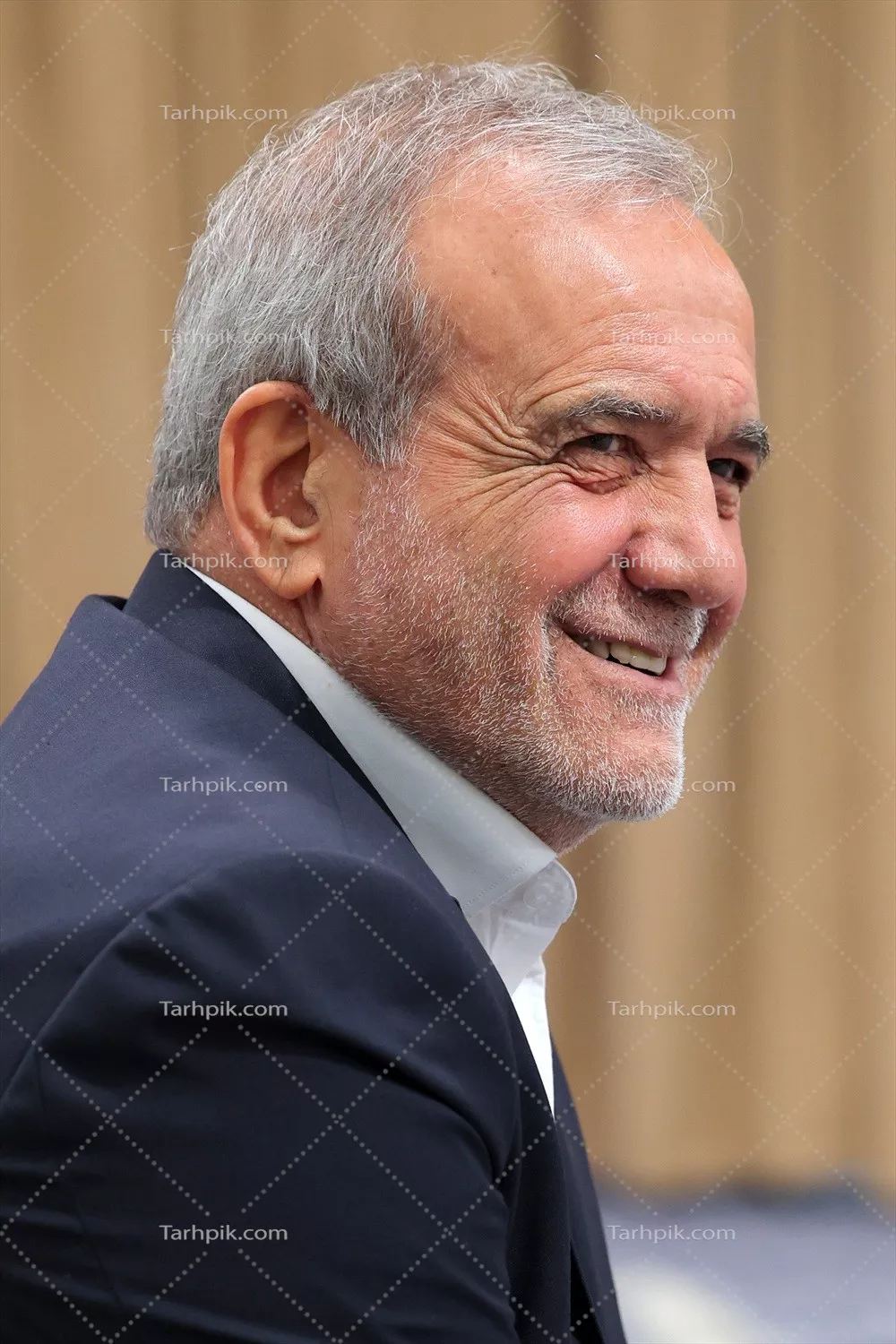 عکس با کیفیت دکتر مسعود پزشکیان خندان و خوشحال