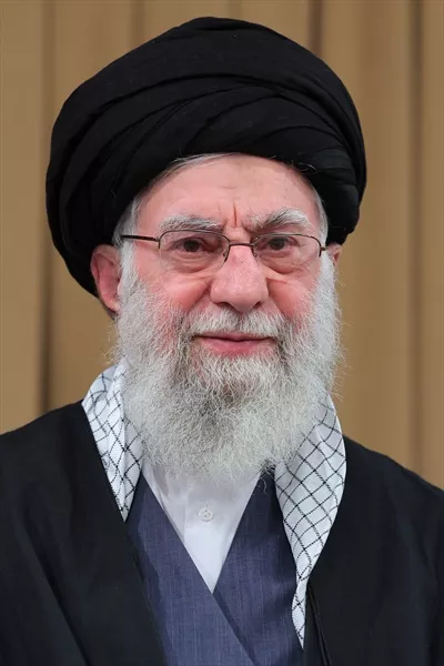 عکس با کیفیت نمای نزدیک شهید خامنه ای با وضوح بالا