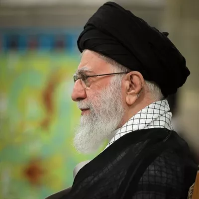 عکس رهبر شهید از نمای بغل با جزئیات و وضوح بالا