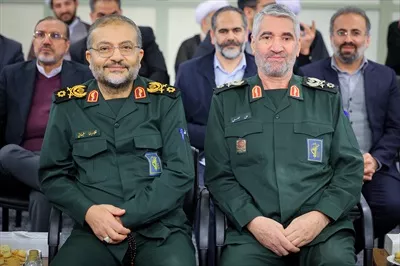عکس غلامرضا سلیمانی و علی فضلی در کنار هم با لباس نظامی
