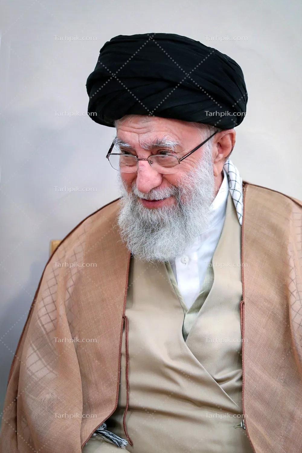 عکس چهره خندان آیت الله خامنه ای با لبخند دلنشین و نورانی