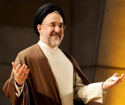 عکس سید محمد خاتمی با آغوش باز و پیام صلح و دوستی